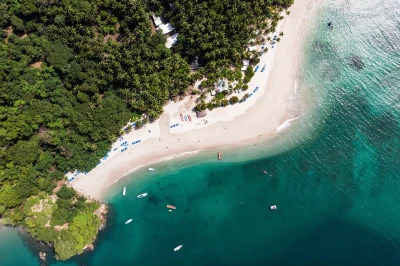 Catamaran tour to Tortuga Island