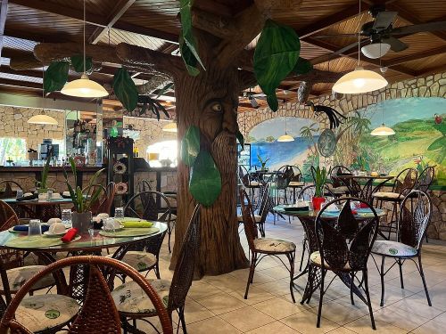 Guests enjoying dinner at Moon Glow Bar & Grill.